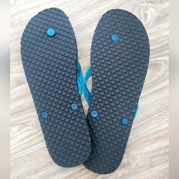 NWOT Locals Flipflops - Picture 2 of 2